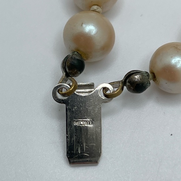 Vintage Faux Pearl Necklace. - Picture 5 of 5